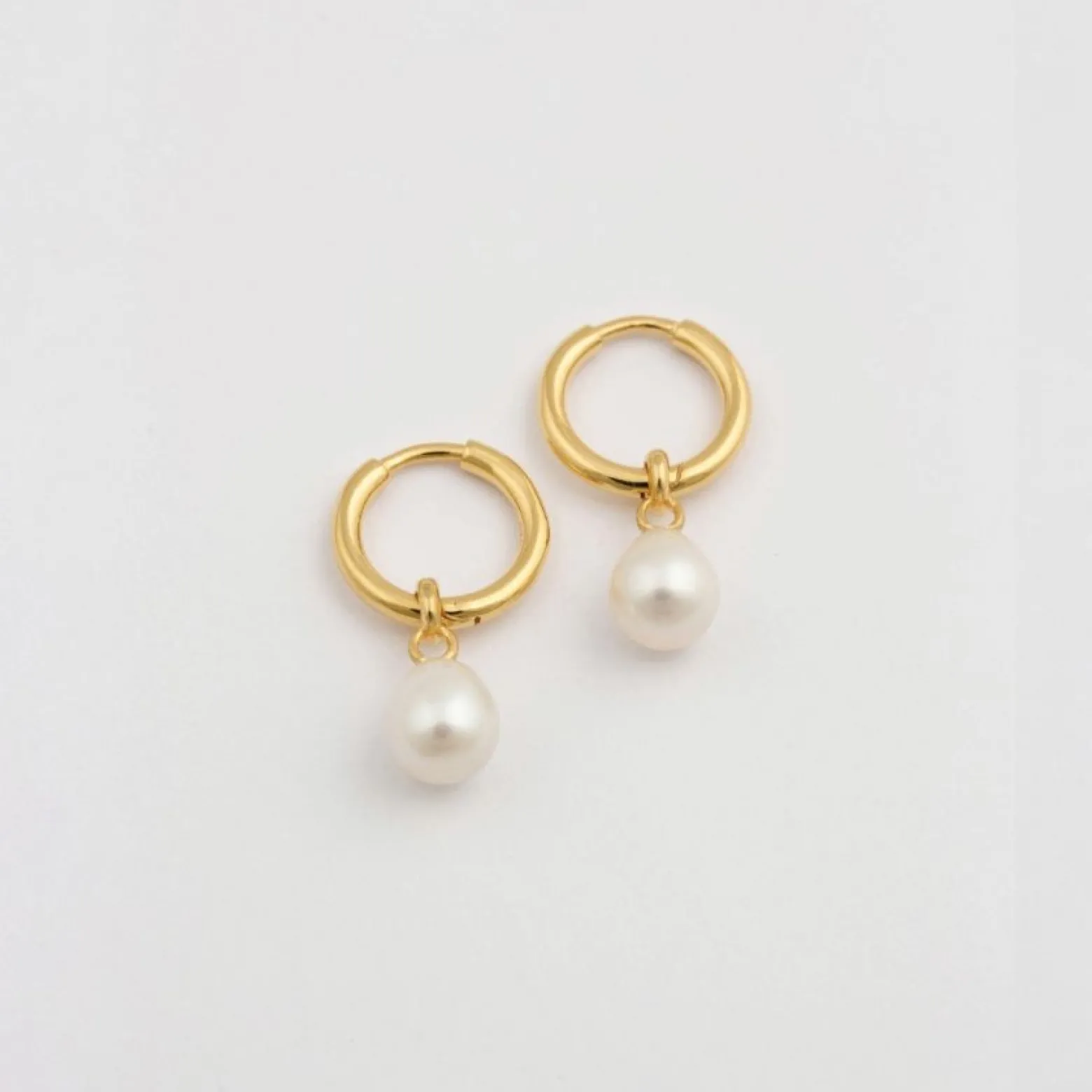 Örhängen Treasure Pearl Hoops Guld