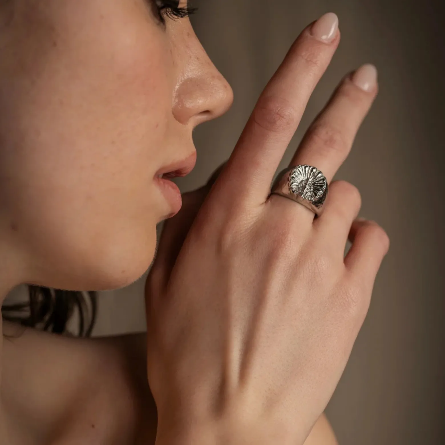 Ring Venus Shell Signet